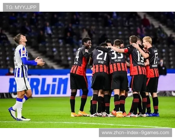 法兰克福队医私治对手球员被开除,俱乐部整顿纪律 法兰克福队医私治对手球员被开除,俱乐部整顿纪律